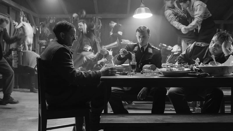 Uredni čovek u pocepanoj zemlji 1