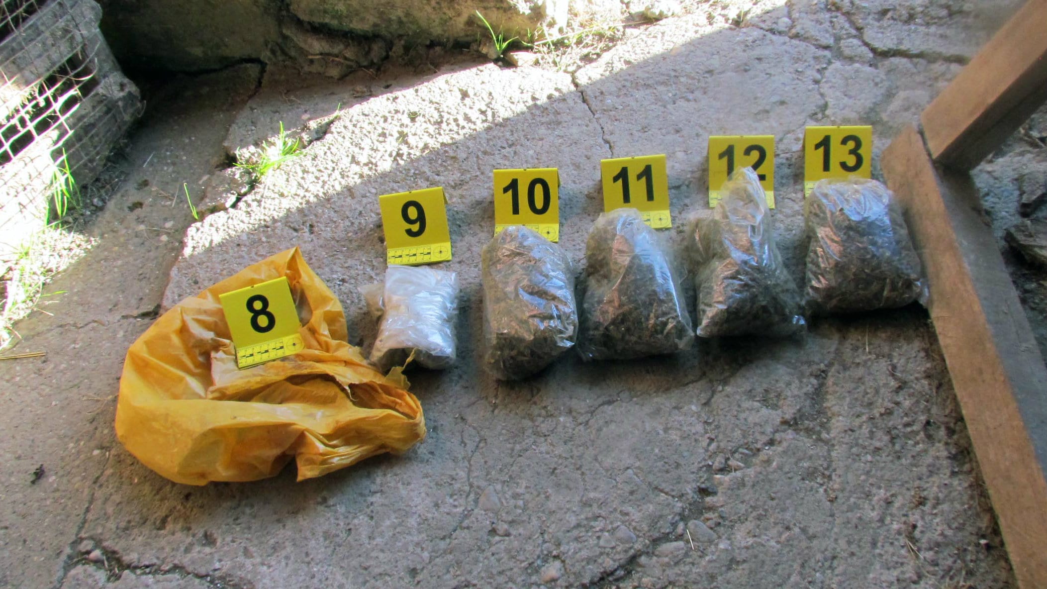 Uhapšeno 28 osoba zbog trgovine narkoticima i oružjem 1