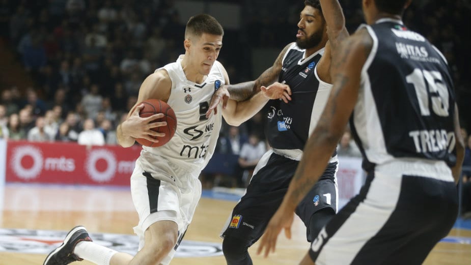 Partizan ostao u trci 1