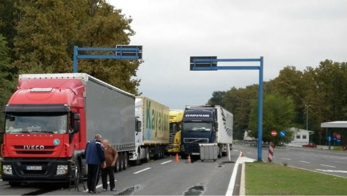 Kamioni zatvaraju Carinski terminal 1