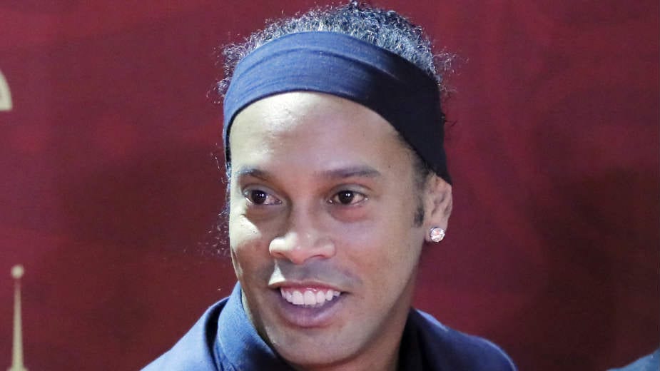 Ronaldinju oduzet pasoš zbog duga 1