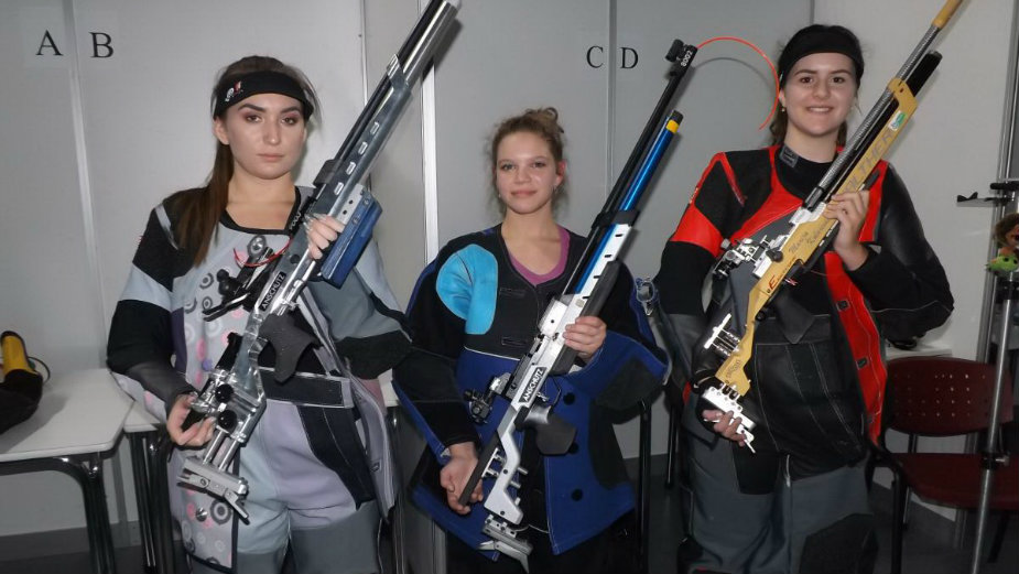 Srpskim juniorima zlato i srebro za kraj turnira u Njitri 1