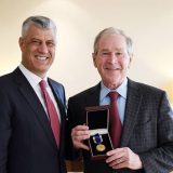 Tači odlikovao Džorža Buša 6