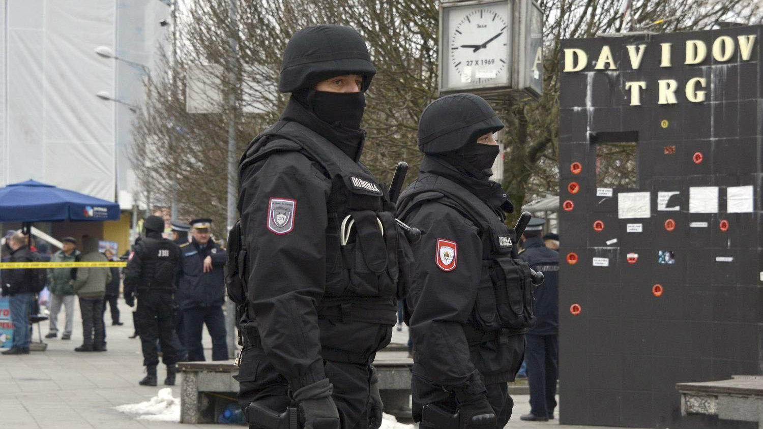 Lukač mora podneti ostavku 1