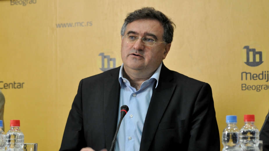 Vukadinović: Vučićev rejting jeste visok, ali je ispod 50 odsto 1