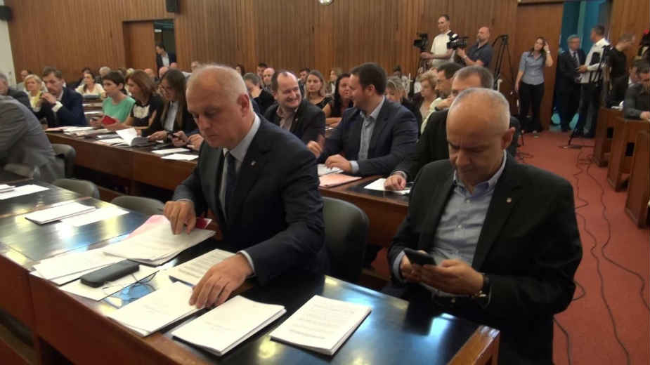 Vesić i formalno vodi Beograd? 1