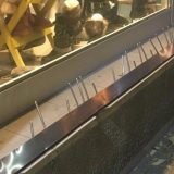 Još jedan butik na Bulevaru ugradio bodlje ispred izloga 5