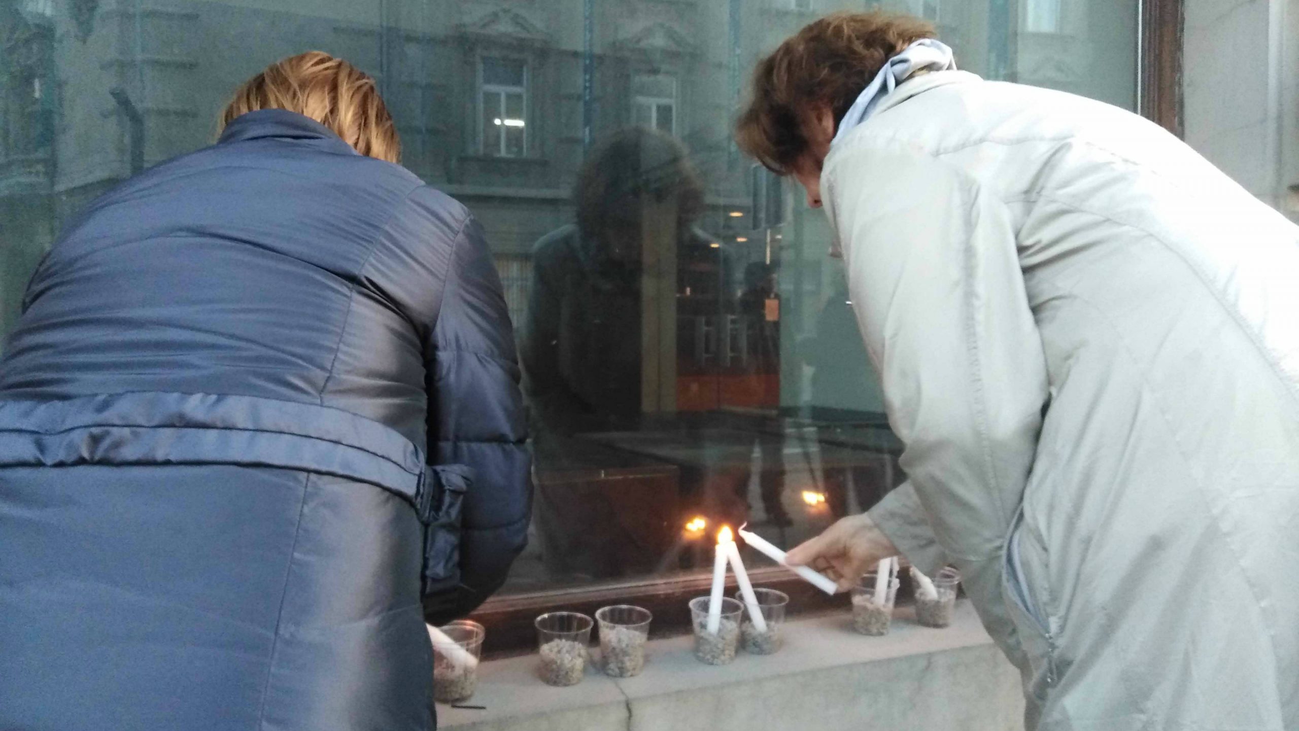 Stanari "Bristola" održali mirni protest: Grejanje na sveće u centru Beograda 1