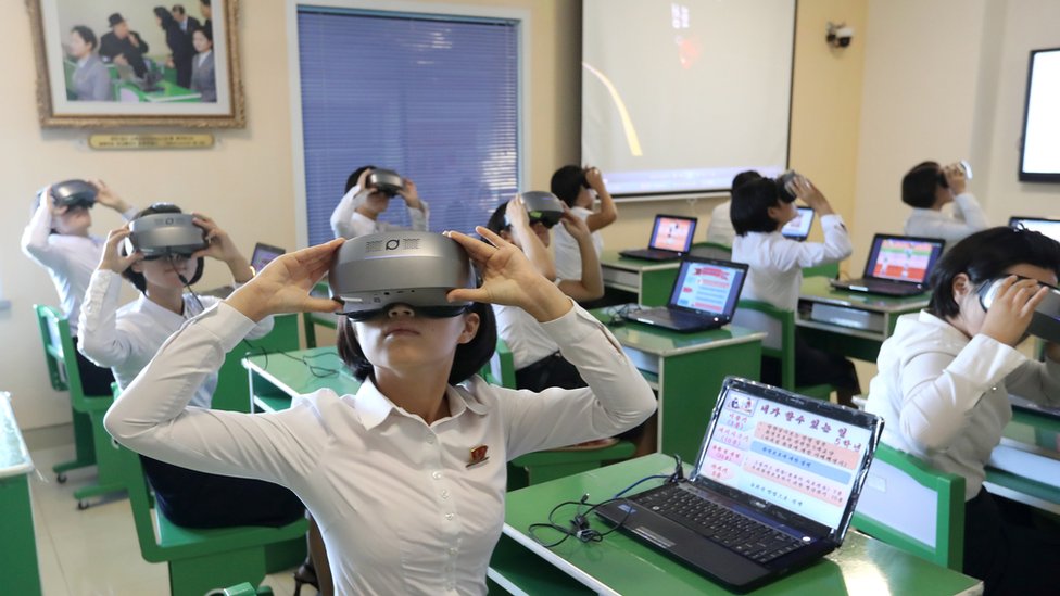 učenici na lasu virtualne stvarnosti