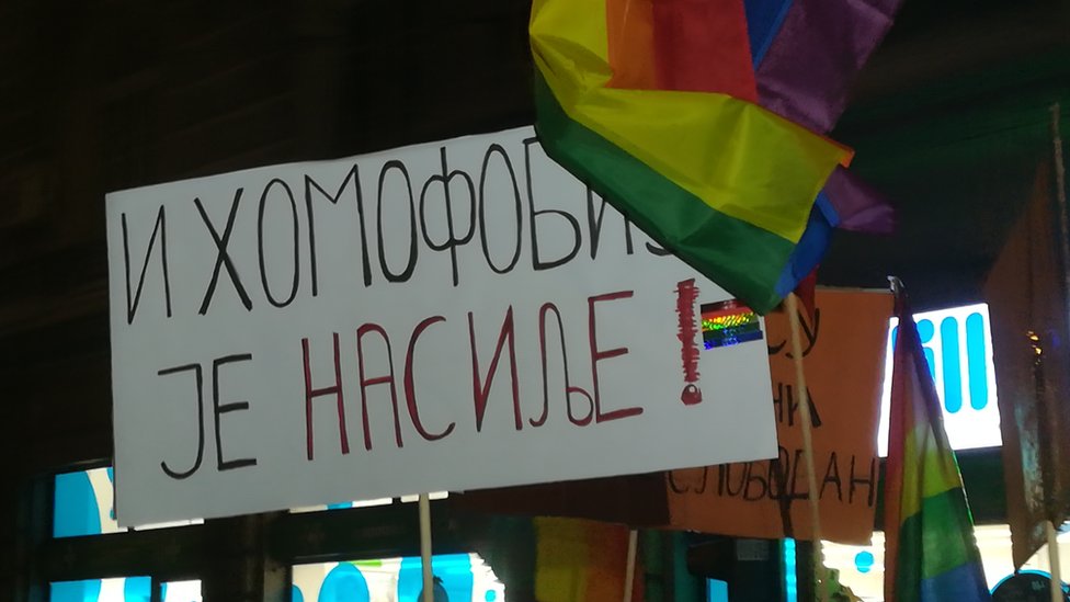 Treći protest u Beogradu: Metle, parole i „pet minuta buke" 3 Protest