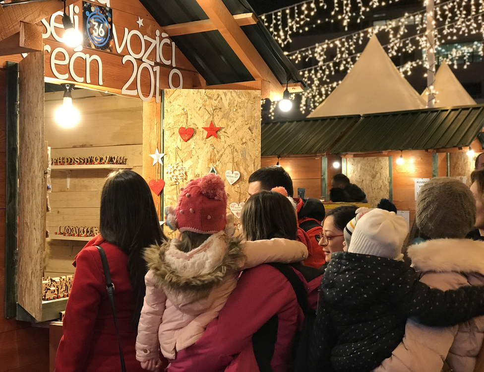 Okićena Podgorica: Prvi praznični „Pazar" 8 Podgorica, 20. decembar 2018.