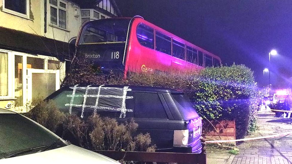 Autobus udario u kuću, London, decembar 2018.