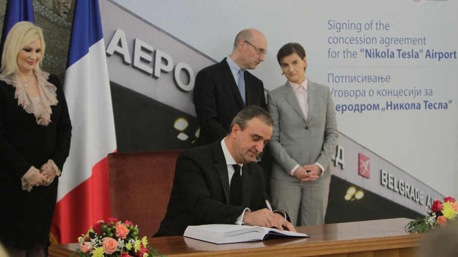 Vansi nastavlja sa kupovinom aerodroma 1