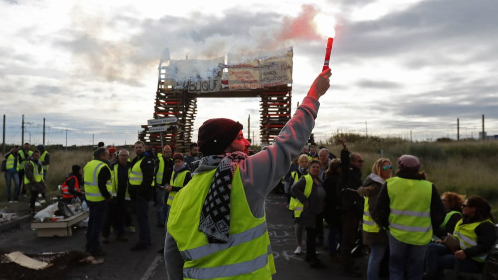 Žuti prsluci pozvali na proteste u Francuskoj u subotu 1