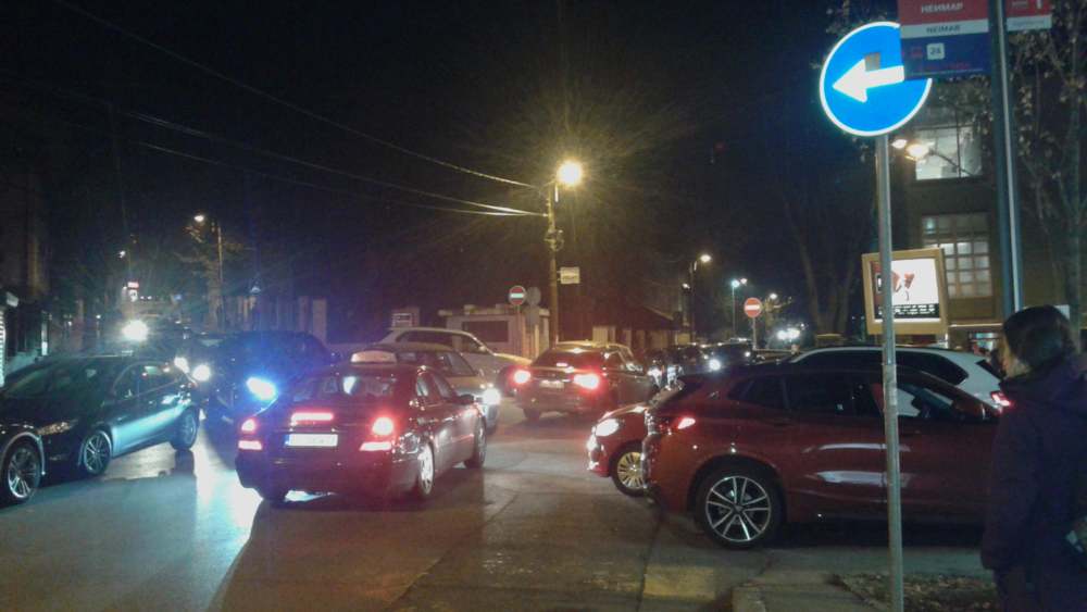 Ugrožene bezbednost đaka ispred OŠ „Svetozar Marković“ na Vračaru 1