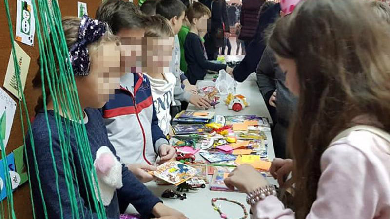 Đaci na novogodišnjoj berzi skupili novac za pomoć siromašnom učeniku 1