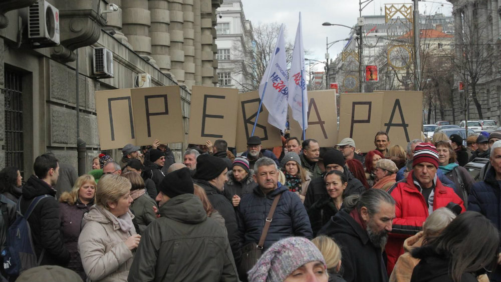 Mlak odziv prosvetara na protestu ispred Vlade Srbije 1