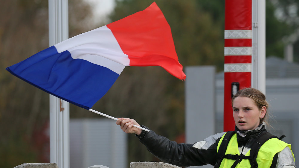 Čišćenje Pariza posle nereda, sve veći pritisak na Makrona 1