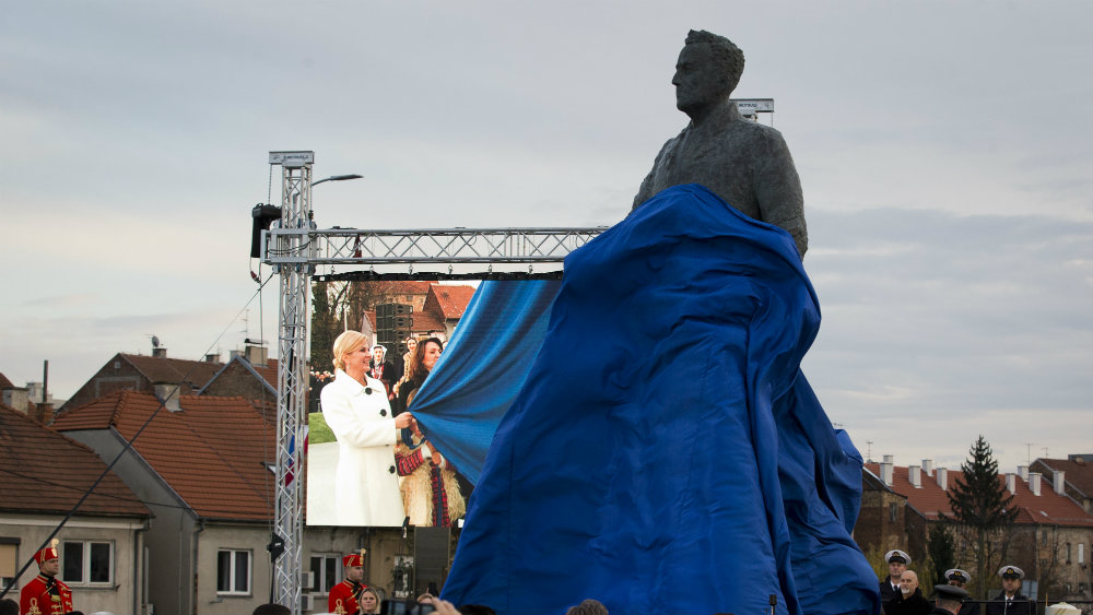 Vikao "Tuđman zločinac" na otkrivanju spomenika, pa brutalno napadnut (VIDEO) 1