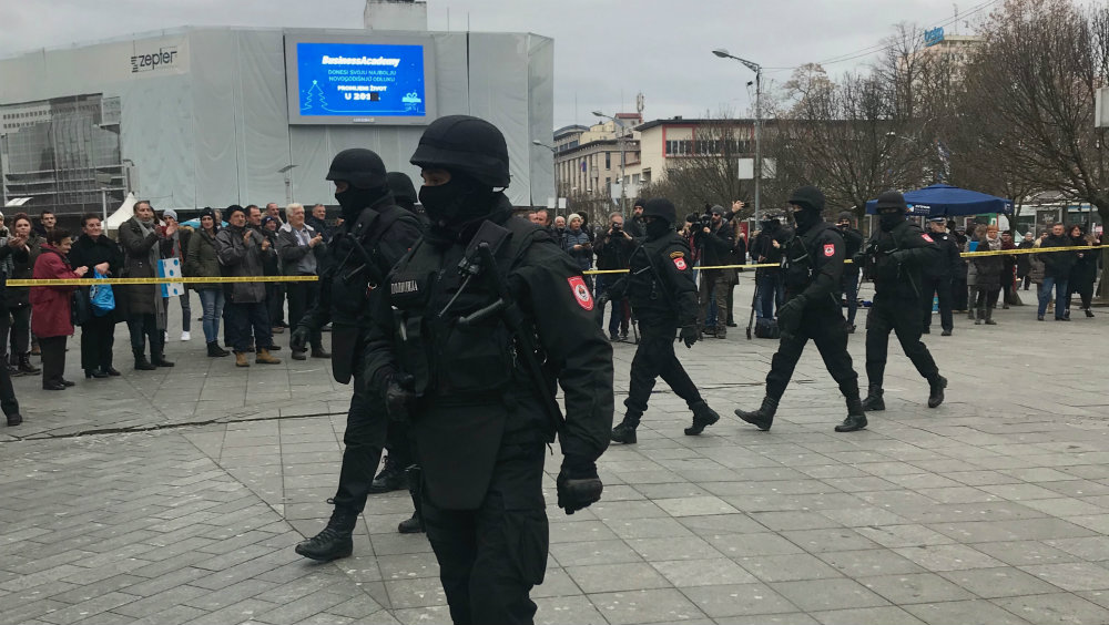 Banjaluka: U sukobu građana i policije na Trgu Krajine ima povređenih 1