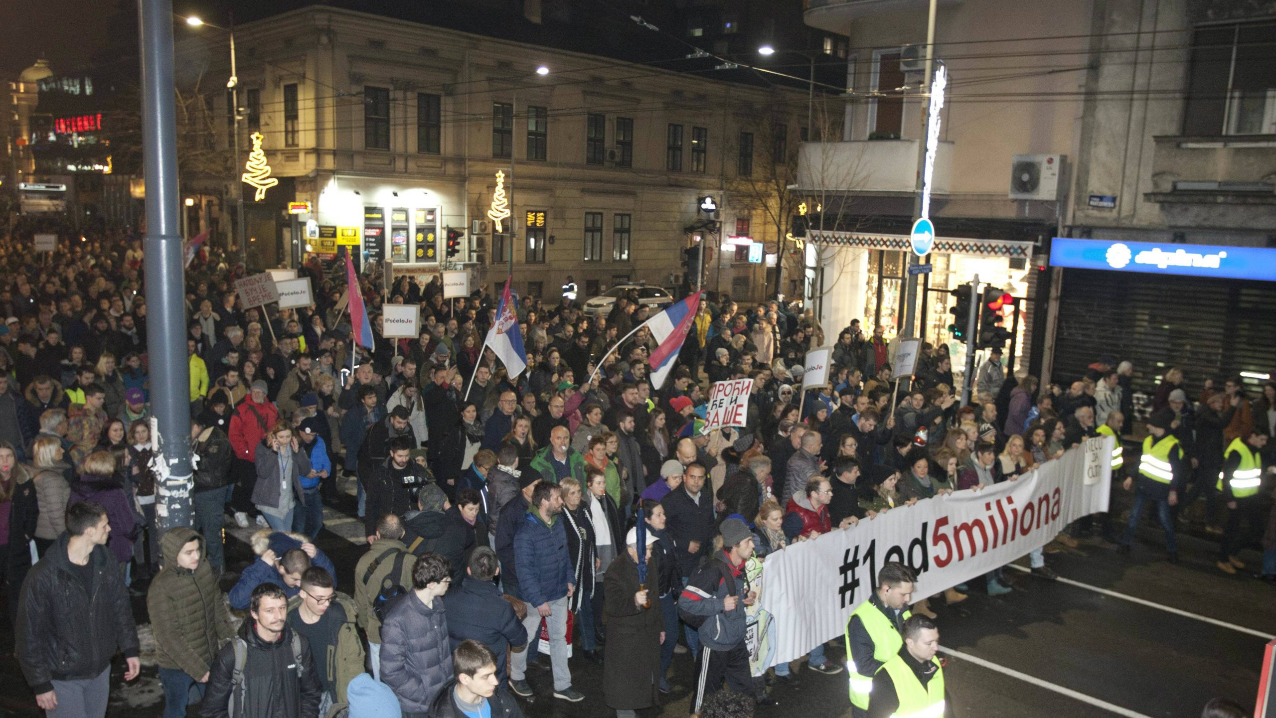 Na trećem protestu protiv nasilja više od 35.000 ljudi (FOTO, VIDEO) 1