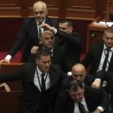Albanska opozicija gađala jajima Edija Ramu 11