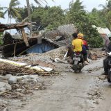 Raste broj žrtava cunamija u Indoneziji 15