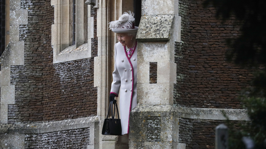 Britanska kraljica uputila tradicionalne božićne želje za mir i dobrobit 1