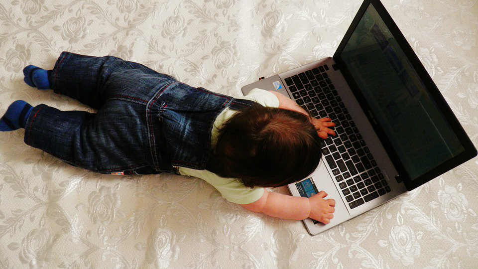 Gledanje u ekrane kompjutera i telefona menja strukturu mozga kod dece 1