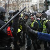 Na protestu "žutih prsluka" u Francuskoj 31.000 ljudi, privedeno 700 10