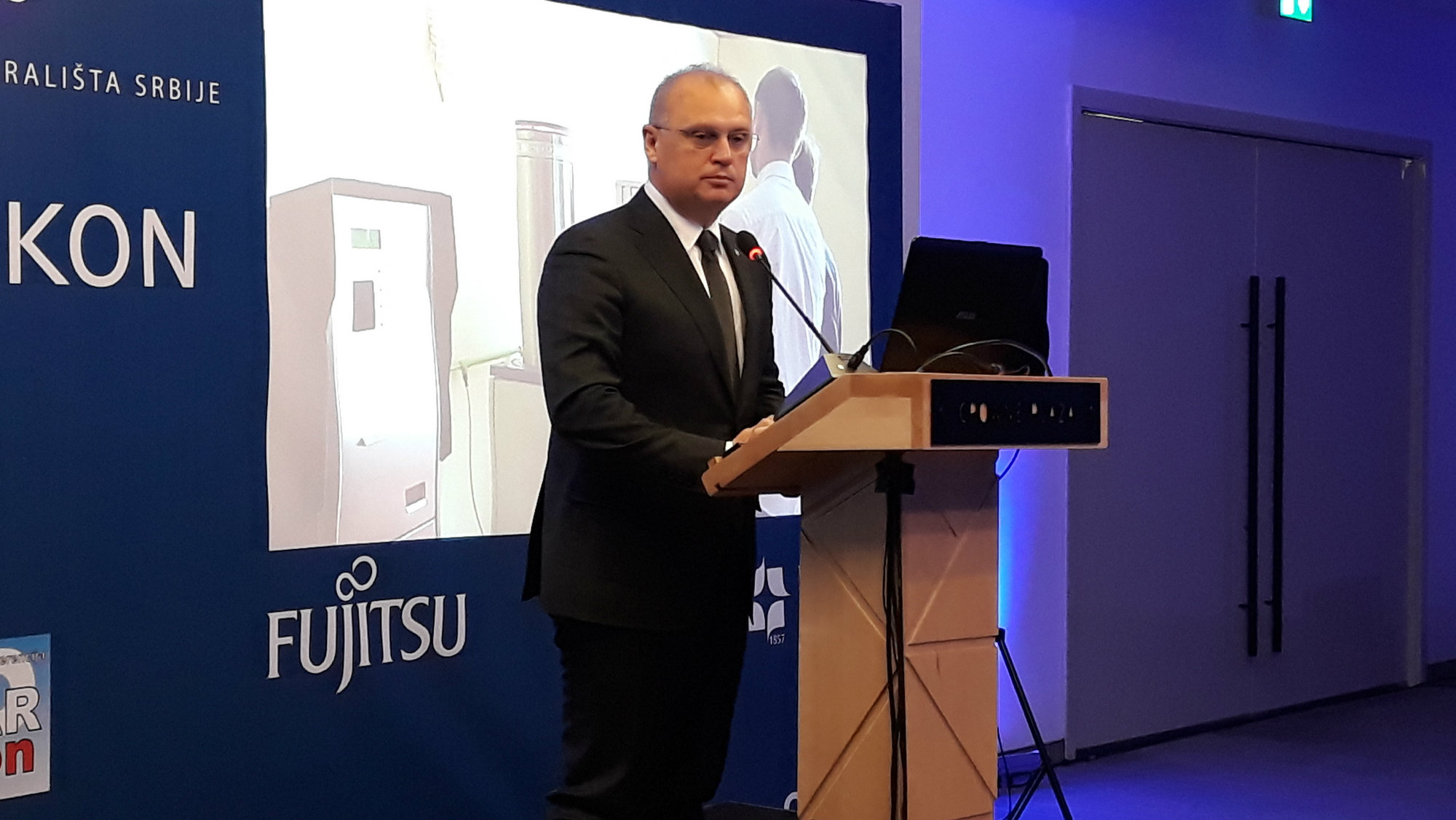 Vesić najavio izgradnju dve podzemne garaže 1