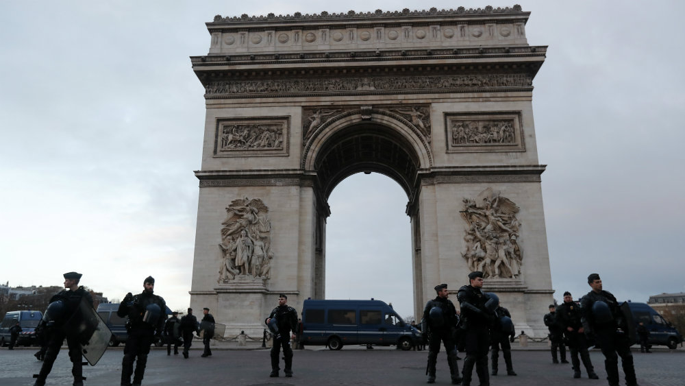 Koncert Boba Sinklera u ponedeljak na vrhu Trijumfalne kapije u Parizu 1