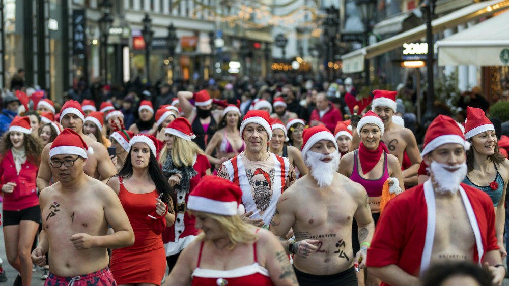 Trke Deda Mrazova u više zemalja sveta (FOTO) 1