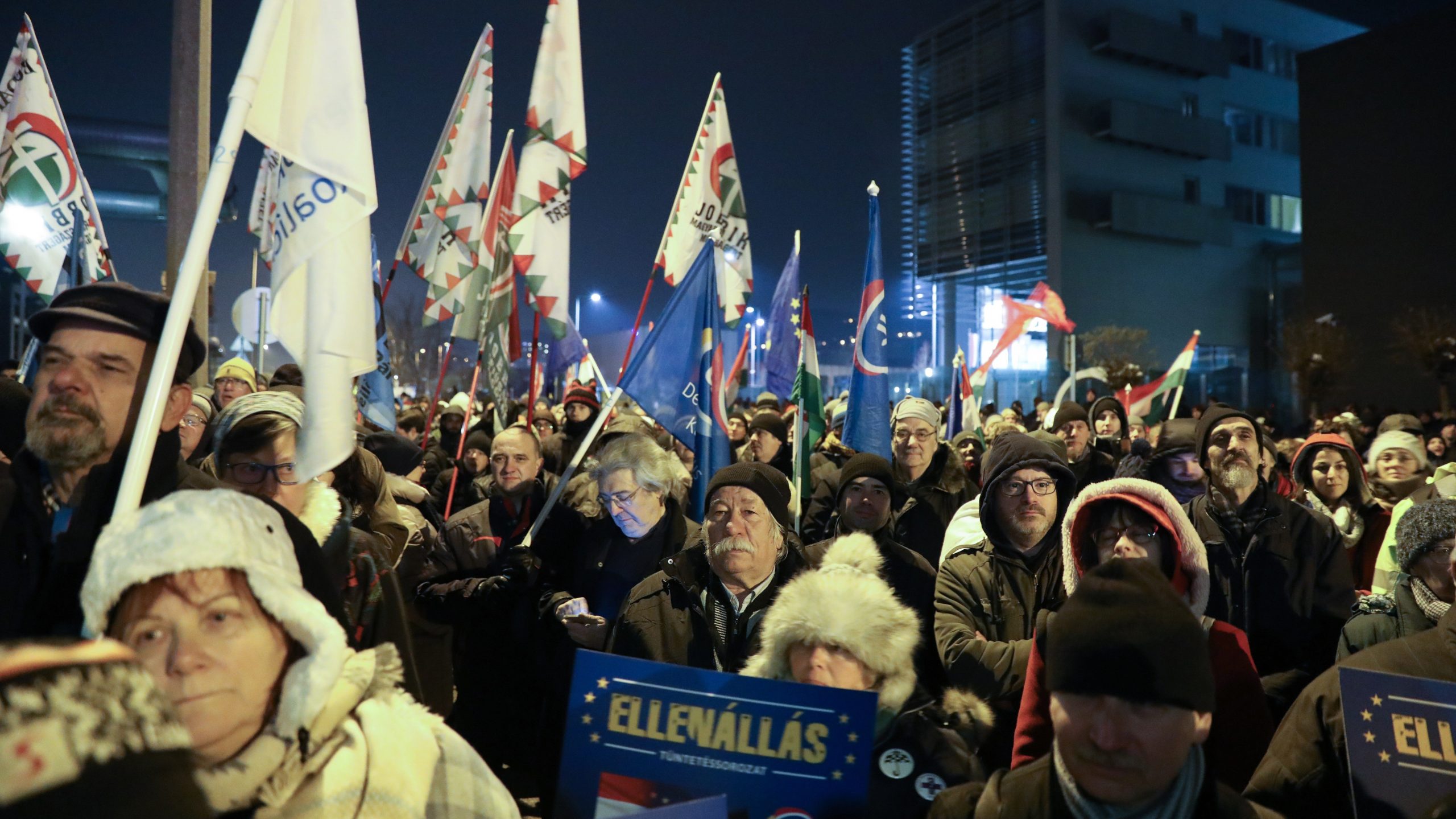 Protesti ispred zgrade javnog servisa Mađarske 1