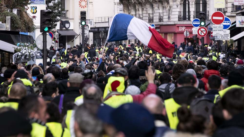 Francuski premijer razgovara danas s policajcima napadnutim na protestu 1