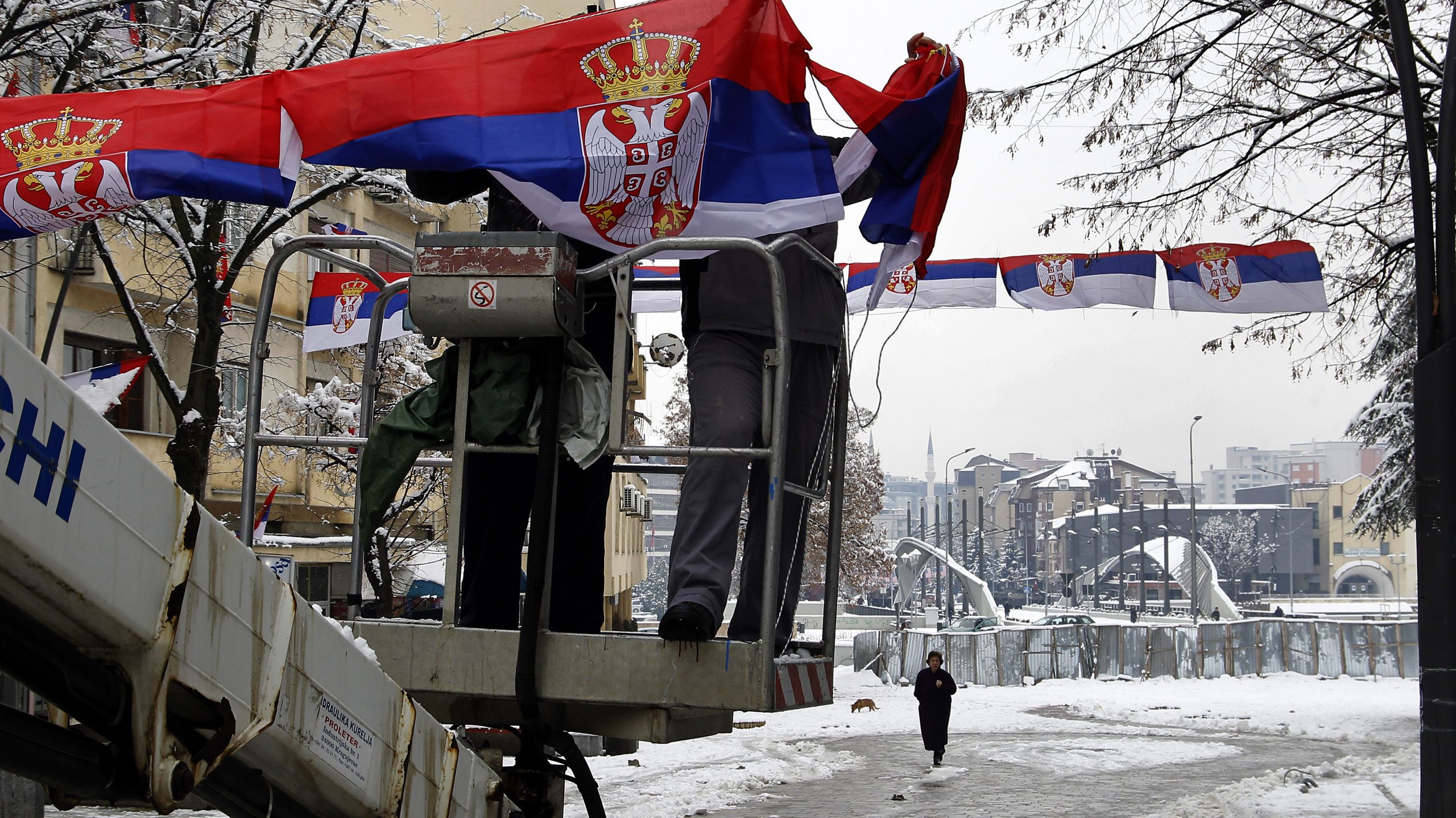 Studenti "sahranili" pravo u Kosovskoj Mitrovici 1