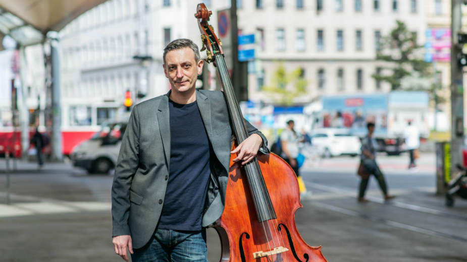 Džez bend koji svira drugačije standarde 1