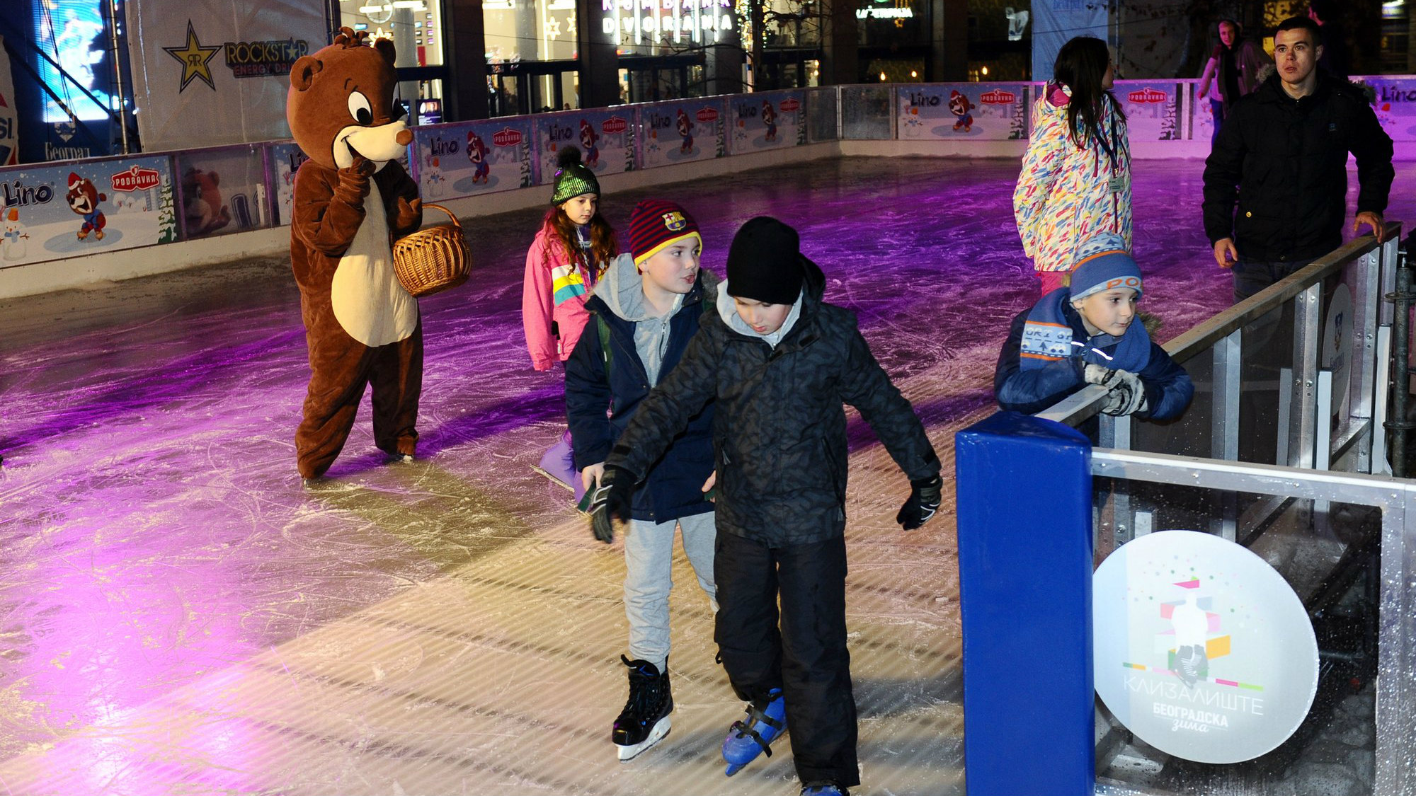 Otvoreno klizaliste “Ledeni park” na Trgu Nikole Pašića 1