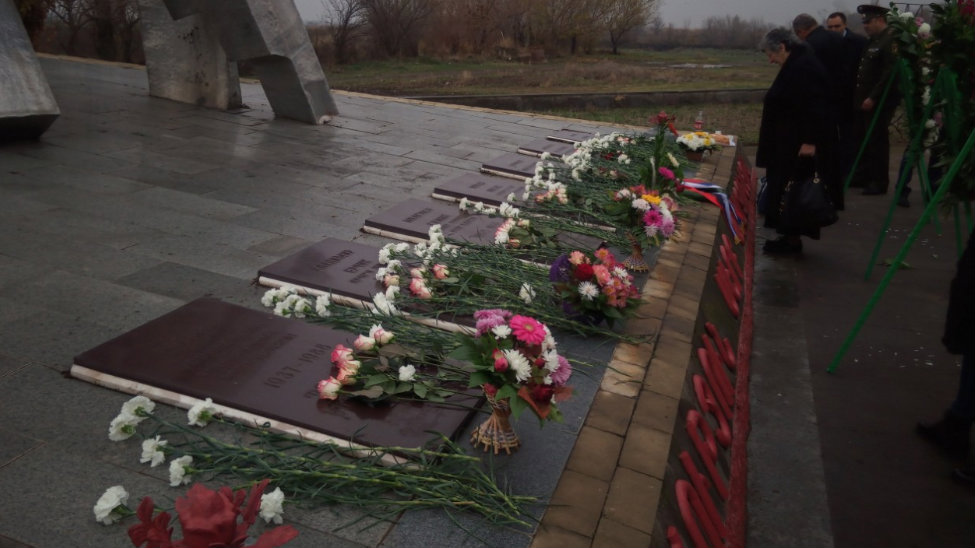 Delegacija Srbije odala počast poginulim srpskim pilotima u Jermeniji 1