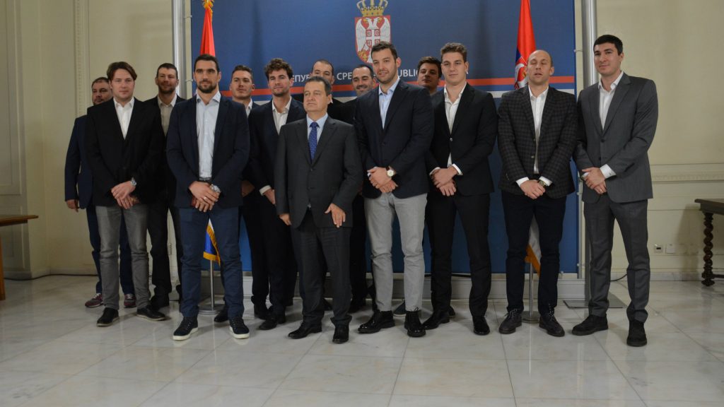 Dačić uručio diplomatske pasoše vaterpolistima 2