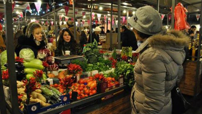 Beogradski noćni market 28. decembra na pijaci "Skadarlija" 1