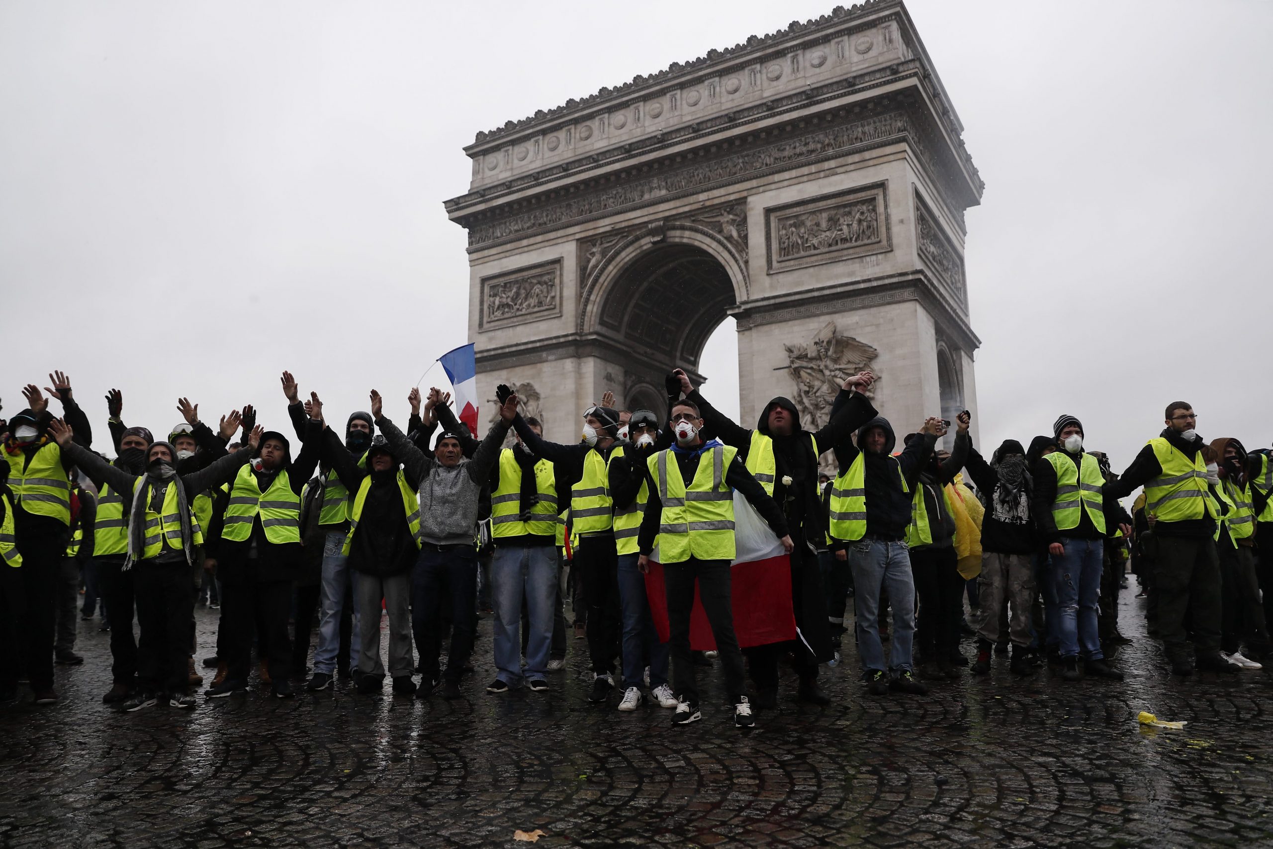 Na novim protestima u Parizu uhapšeno najmanje 107 osoba 1