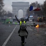 Francuska vlada razmatra ukidanje taksi koje su "zapalile" Pariz 4