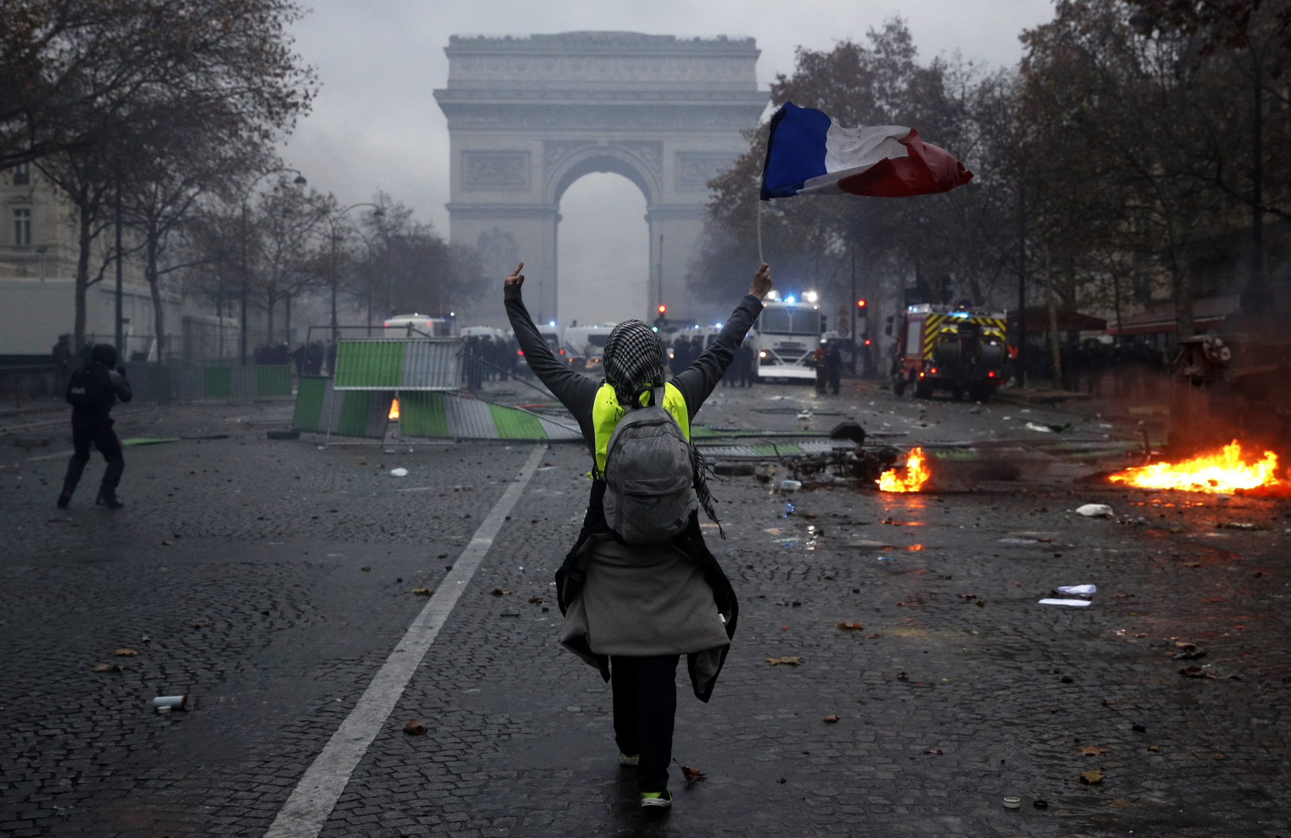Francuska vlada razmatra ukidanje taksi koje su "zapalile" Pariz 1