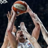 Prekinut meč između Partizana i Cedevite zbog nereda navijača 8