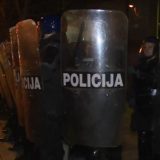 Policija potisnula građane sa Trga Krajine i iz parka Petar Kočić 6
