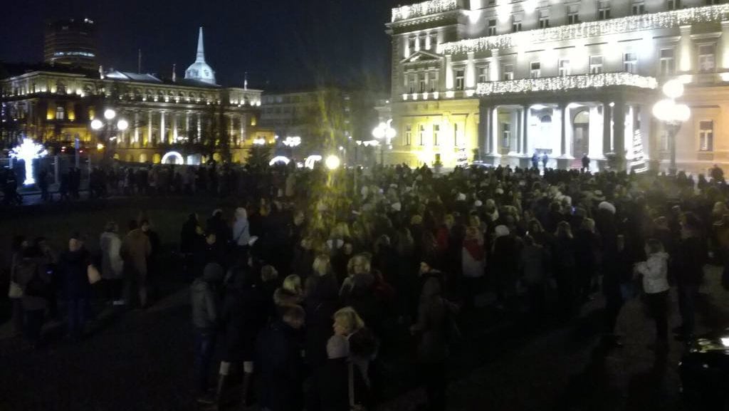 Više od hiljadu vaspitačica protestovalo ispred Skupštine grada (VIDEO) 1