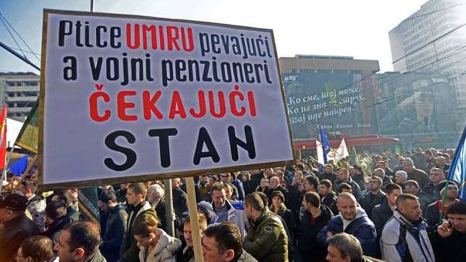 Članovi Udruženja vojnih beskućnika Srbije protestovali ispred hotela Bristol 1