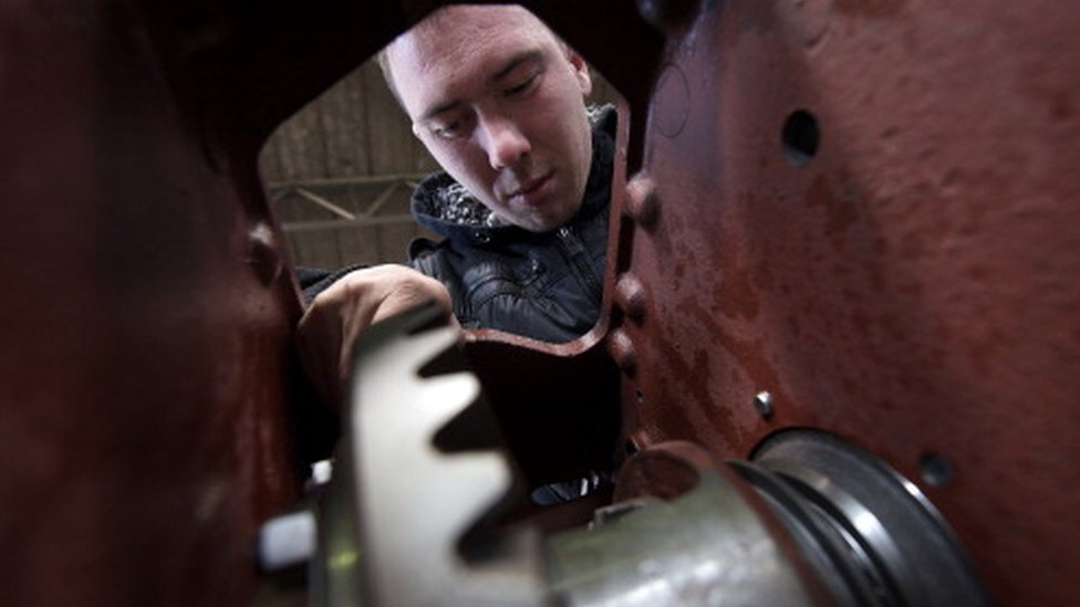Novi šifarnik zanimanja: Od omladinskog radnika do somelijera 3 radnik u fabrici