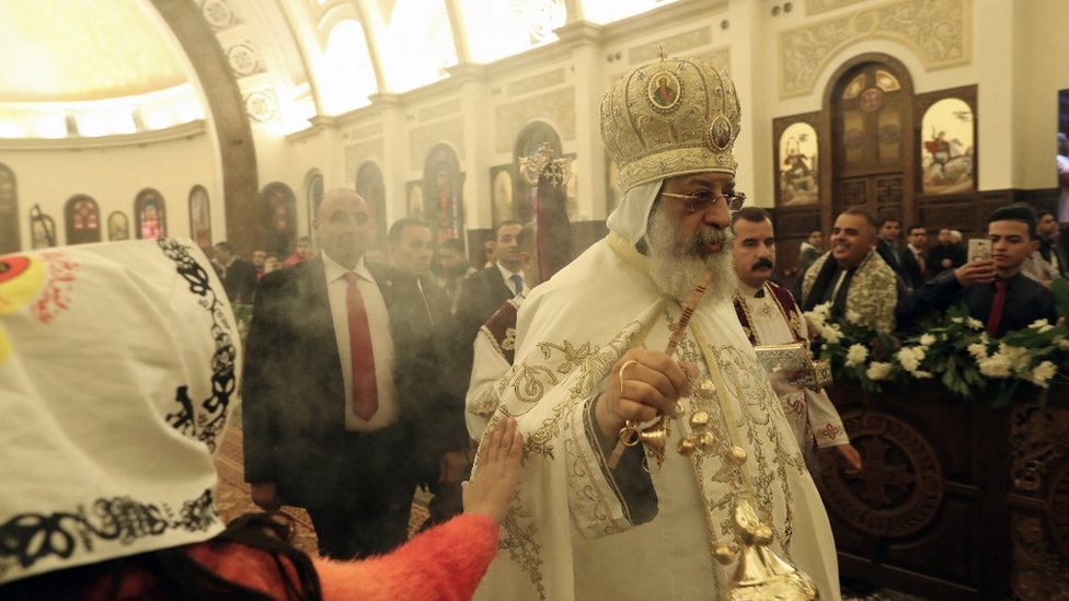 Papa Tavadros Drugi Aleksandrijski vodi liturgiju na Badnje Veče u novootvorenoj katedrali Rođenja i Egiptu